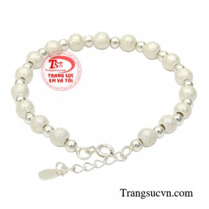 Một cô gái biết cách chăm chút cho bản thân, tràn đầy năng lượng luôn gây được thiện cảm với người đối diện.