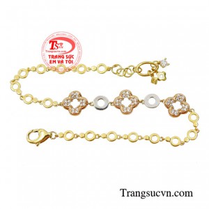 Do đó đây cũng sẽ là món quà đầy ý nghĩa và được các cô gái mong chờ nhất.