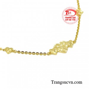 Trang sức Em và Tôi luôn thấu hiểu những tâm tư đó và luôn mong muốn đem đến những sản phẩm hợp với xu hướng và thị hiếu khách hàng.