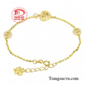 Từng đường nét của sản phẩm toát vẻ năng động và tự tin của một cô gái.