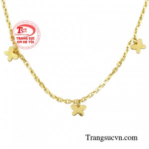 Chiếc lắc tay này giúp các cô gái thêm phần yêu kiều và tươi tắn hơn tạo được ấn tượng với người khác phái.