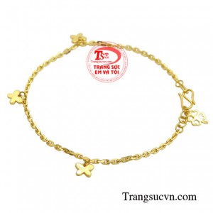 Trong phong thủy, hồ điệp giúp mang lại may mắn về tình duyên, sự nghiệp cũng thể hiện khát khao về cuộc sống tự do, phóng khoáng.