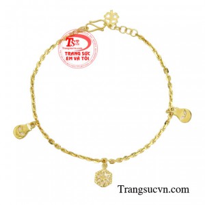 Lắc tay vàng màu xinh xắn mang đến nét tươi tắn, dễ thương cho các cô gái.