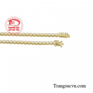 Chiếc lắc tay này biết cách lấy lòng khách hàng bằng vẻ đẹp rất riêng của mình.