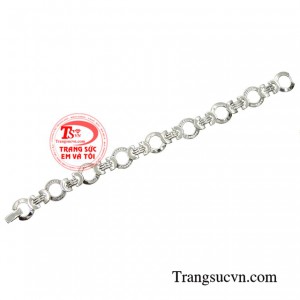 Sẽ thật ý nghĩa và hạnh phúc khi được người mình thương tặng chiếc lắc tay này bày tỏ tình cảm vào những dịp đặc biệt.