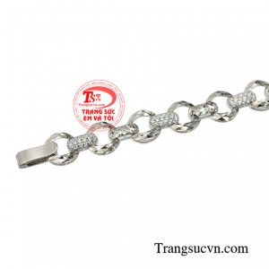 Sản phẩm nhận đặt chế tác, thanh toán an toàn.