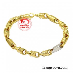 Lắc trẻ em vàng cá tính sẽ là sự lựa chọn hoàn mỹ giúp các bé thêm phần hợp thời trang và năng động hơn.