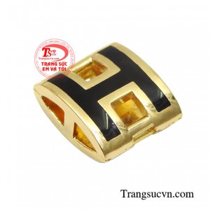 Mặt dây chữ luôn là sự lựa chọn hợp thời trang và không bảo giờ bị lỗi mốt.