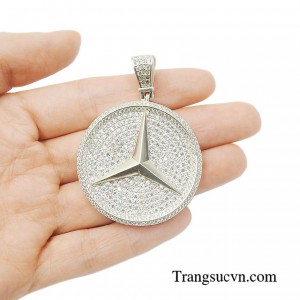 Mặt dây chuyền bạc nam phong độ sẽ là món quà tuyệt vời dành tặng cho người thân yêu của bạn.