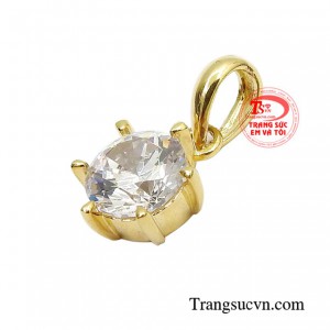 Mặt dây với thiết kế hiện đại dễ dàng kết hợp với nhiều phong cách và trang phục đa dạng