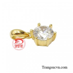Sản phẩm nhỏ nhắn, xinh xắn kết hợp với dây chuyền vàng càng tăng lên nét thanh lịch, thời trang và phong cách cho phái đẹp