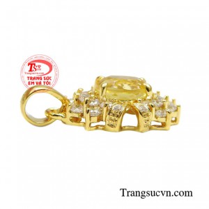 Đó chính là vẻ đẹp đầy sức hút của một người phụ nữ mặn mà, đằm thắm  không còn ngây thơ như cô gái 18 đôi mươi. 