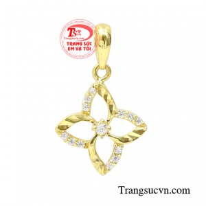 Mặt dây chuyền nữ vàng được chế tác tinh xảo từ vàng 10k.