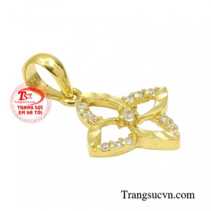 Mặt dây chuyền nữ vàng sang trọng, tinh tế, thời trang, quý phái, phù hợp phong cách phái đẹp.