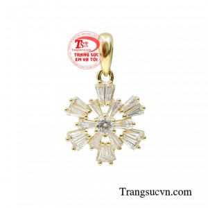 Mặt dây chuyền vàng độc đáo 10k đính đá đẹp, thời trang và sang trọng.