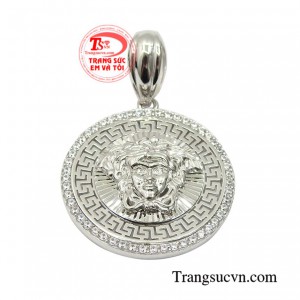 Và chiếc mặt dây sẽ là một trong những sự lựa chọn tuyệt thời dành cho các cánh mày râu.