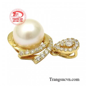 Chiếc mặt dây này sẽ là sự lựa chọn hoàn hảo dành tặng cho phái nữ vào những dịp đặc biệt.