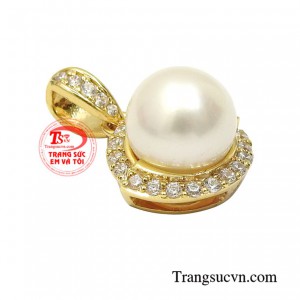 Không chỉ mang đến vẻ đẹp cao quý, sang trọng mà còn đem lại may mắn, niềm vui và hạnh phúc cho người đeo.