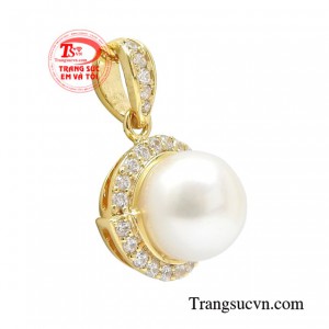 Ngọc trai hay còn được gọi là trân châu là món trang sức đắt giá mà khi xưa các bậc hoàng gia hay quan lại đặc biệt yêu thích.