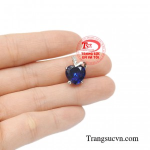 Mặt dây trái tim thổn thức tinh xảo.