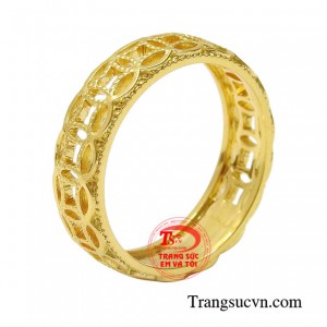 Nhẫn kim tiền hưng thịnh hiện đang là mẫu phụ kiện được nhiều khách hàng yêu thích.