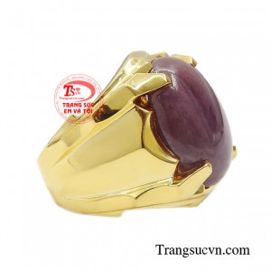 Chẳng cầu kỳ mà có cái khí chất cao ngút trời của người đàn ông cứng cỏi thì hoàn toàn xứng đáng có trong bộ sưu tập trang sức của cánh mày râu. 