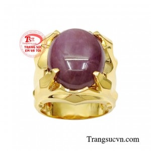 Một chiếc nhẫn tuy đơn giản nhưng lại thể hiện được cả sức mạnh thể chất cũng như ý chí kiên cường của một người đàn ông. 