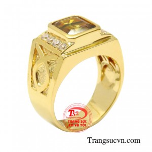 Nhẫn nam sapphire mệnh thổ là sự kết hợp của vàng 14k và viên sapphire thiên nhiên đầy ấn tượng.