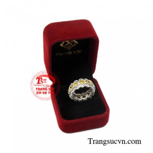 Nhẫn nữ sapphire mệnh kim phong thủy.