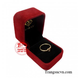 Nhẫn nữ trái tim khắc tên tinh tế.