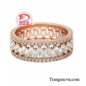 Cũng giống như những bộ quần áo đẹp trang sức là một phần không thể thiếu của mọi cô gái hiện đại.