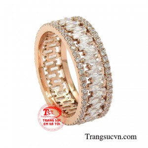 Trang sức vàng không chỉ giúp tăng thêm vẻ xinh xắn hay sang trọng cho các quý cô mà còn khẳng định dấu ấn riêng của bản thân mỗi người.