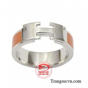 Trang sức vàng luôn được mọi người ưa chuộng, tạo nên phong cách riêng cho người đeo.