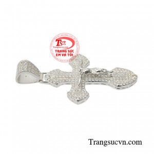 Lòng tin ở chúa vẫn luôn ở đó và khi mang bên mình chiếc thánh giá bạc hồng ân bên người chúng ta như được bảo vệ và tiếp thêm sức mạnh. 