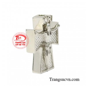 Sản phẩm chạm khắc hình ảnh Chúa Giê-su bị đóng đinh trên cây thập tự giá như nhắc nhở các tín đồ về sự hy sinh của Ngài với nhân loại.