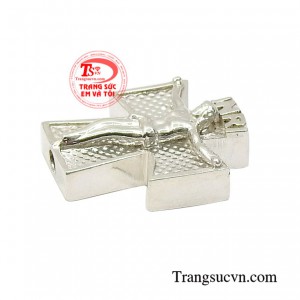Mặt dây thánh giá bạc nhận đặt chế tác theo yêu cầu của khách hàng.
