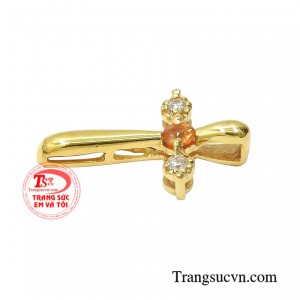 Mặt dây thánh giá vàng phù hợp cho người mệnh thổ và kim.