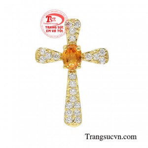 Thánh giá sapphire vàng tinh tế mang đến nhiều an lành cho người mệnh thổ và kim.