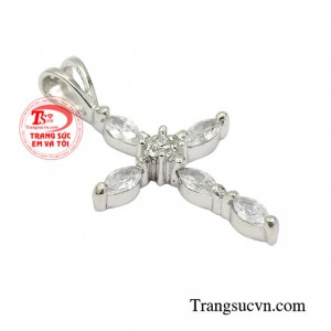 Chiếc mặt dây này diễn ta tình yêu, niềm tin cũng như thể hiện sự coi trọng, biết ơn cứu độ của Chúa đối với nhân loại.