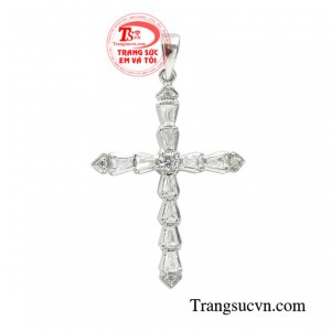 Thánh giá vàng trắng phước lành với những đường nét rất đơn giản, nhưng ý nghĩa của nó mang lại là cực kì to lớn.