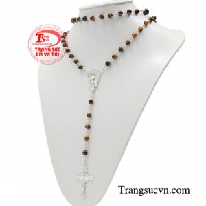 Chuỗi mân côi thường dùng để cầu nguyện hoặc được coi là vật đem đến bình an, may mắn cho người sử dụng