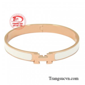 Vòng tay vàng hồng sành điệu kiểu dáng thời trang mang đến vẻ hiện đại cho phái nữ.