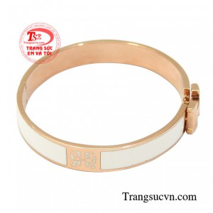 Với mỗi một cá tính và phong cách sẽ có trang sức nữ phù hợp đem lại sự tự tin và giúp thể hiện được bản thân rõ nét hơn.