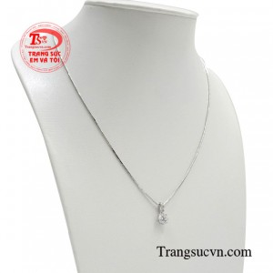 Sản phẩm mang đẳng cấp cao sang nhờ nét đẹp trong trẻo, thanh khiết.