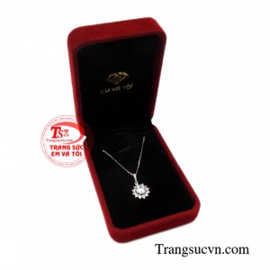 Bộ dây chuyền vàng trắng thuần khiết phù hợp cho người bạn yêu thương