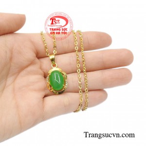 Bộ mặt dây cẩm thạch tinh tế phù hợp mộc và hỏa.