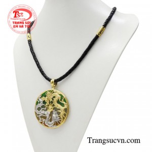 Không chỉ làm đẹp mà khi diện bộ sản phẩm còn đem lại may mắn trong phong thủy tài lộc, thịnh vượng, phúc khí.