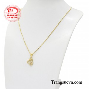 Đeo bộ dây chuyền này phái đẹp không phải đau đầu khi lựa chọn những trang phục phối cùng, không chỉ vậy còn phù hợp với mọi hoàn cảnh khác nhau.