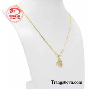 Bộ sản phẩm giúp tôn lên nét dễ thương và đầy nữ tính cho các cô gái.