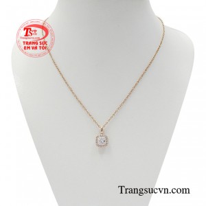 Bộ dây chuyền vàng hồng ngọt ngào chưa bao giờ làm bạn phải thất vọng.